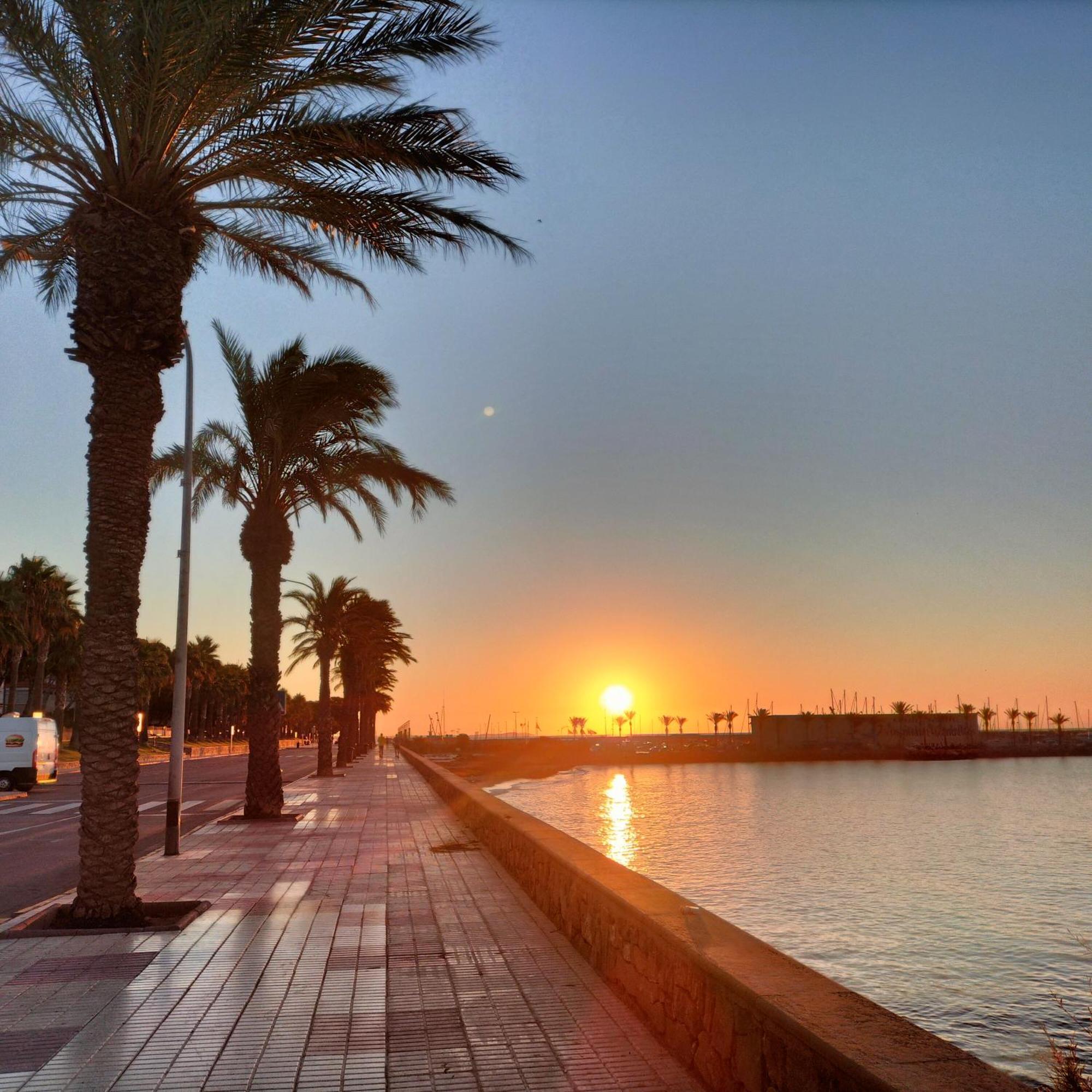 1ª Linea Reformado Y Frente Al Puerto Deportivo Firmamos Contrato Si El Cliente Lo Solicita Aunque Es Necesario Hacer La Reserva Para Poder Comunicarse Оспиталет-дель-Инфанте Экстерьер фото