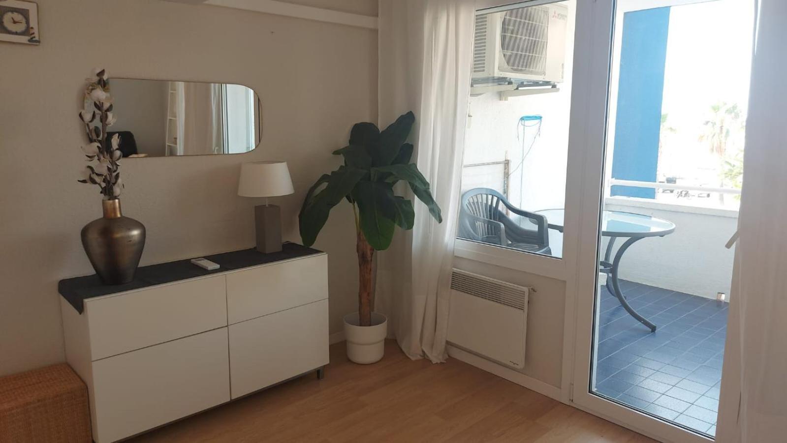 1ª Linea Reformado Y Frente Al Puerto Deportivo Firmamos Contrato Si El Cliente Lo Solicita Aunque Es Necesario Hacer La Reserva Para Poder Comunicarse Оспиталет-дель-Инфанте Экстерьер фото